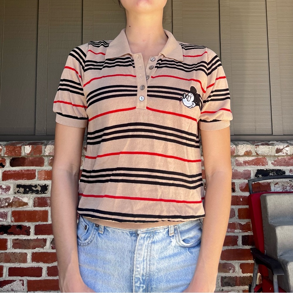 Vintage 90s Disney polo shirt with Mickey Mouse patch🐭